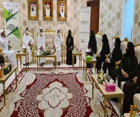 نظم  جلسة حوارية بمناسبة يوم المرأة الإماراتية تحت شعار ( المرأة طموح وإشراقة…